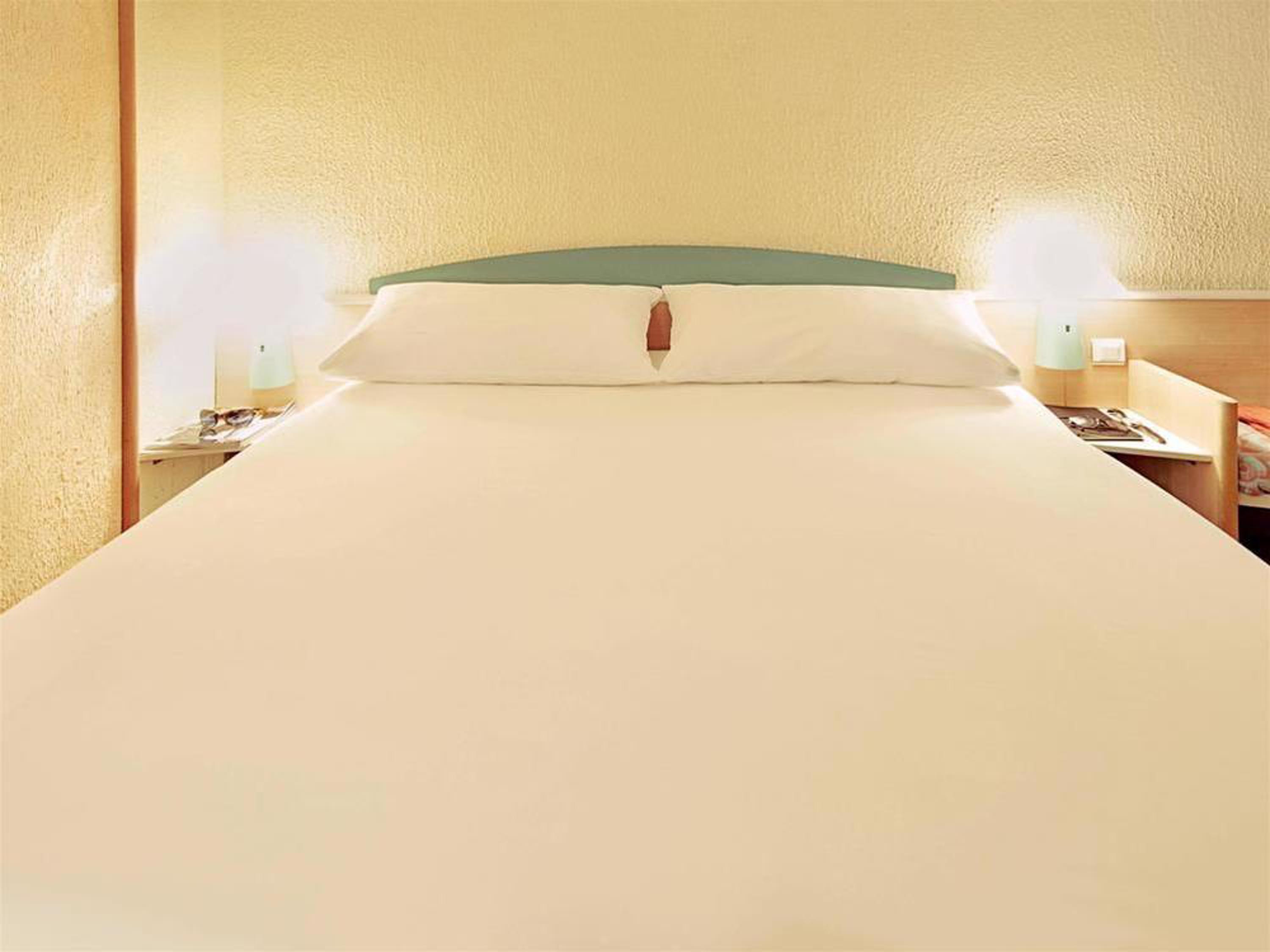 Ibis Nemours Hotel Buitenkant foto